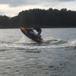 Vandens motociklas kyla nuo greičio